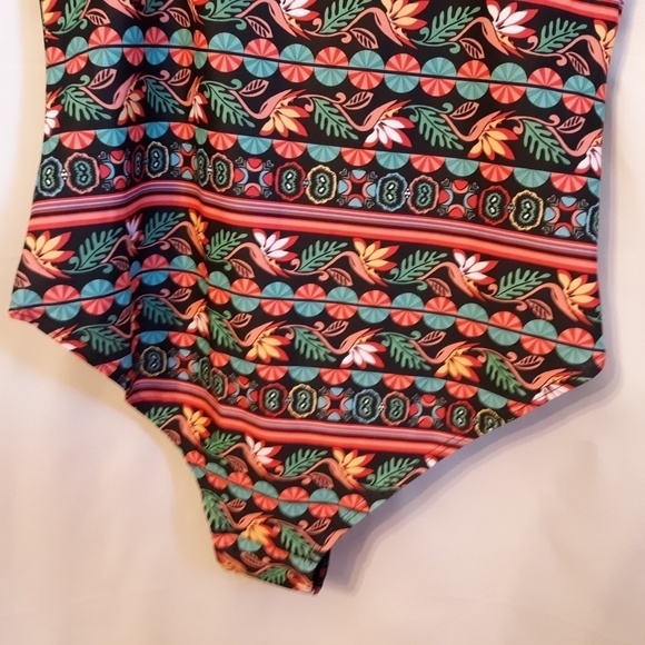 NWT Underwire one-piece ruffles Swimsuit size 8 - Picture 4 of 8